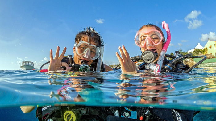 scuba diving beginners who just got their open water diver certification