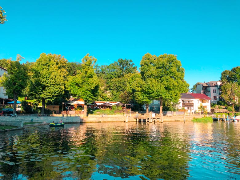 restaurants and vacation rentals along the lake at flakensee in berlin brandenburg region