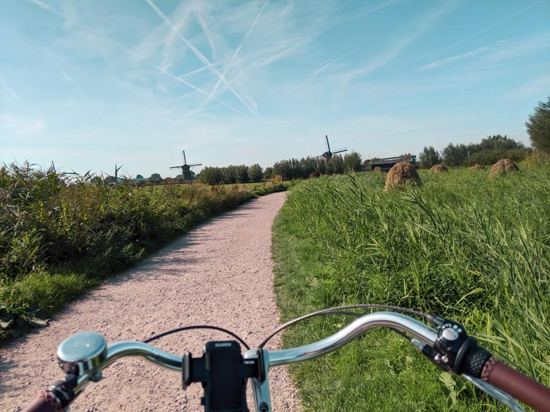 cycling route to see the famous windmills in holland and the netherlands