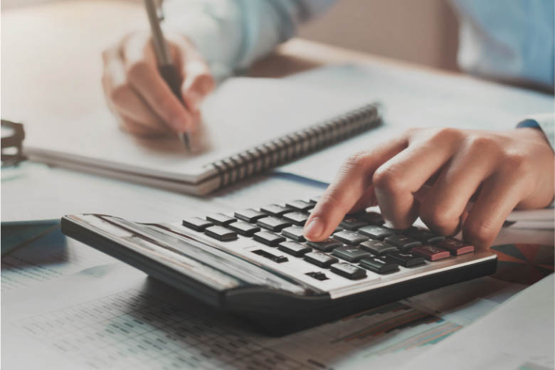 a man calculating electricity costs in germany with a pen and notebook