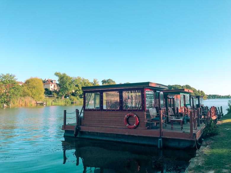 a wooden grill boat or grillboot that you can rent in berlin and germany