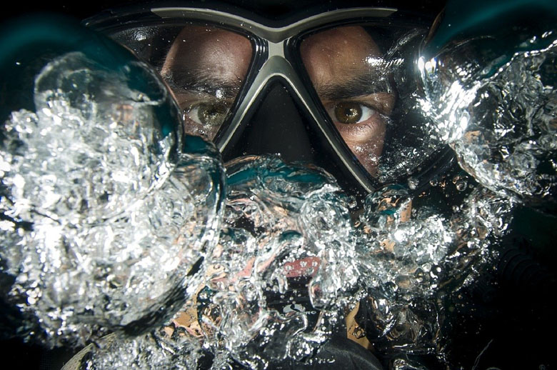 scuba gear and tips to prevent mask from fogging up