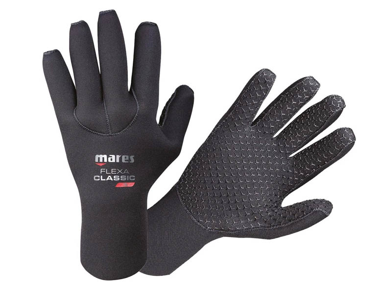 black neoprene diving gloves are not necessary for scuba beginners