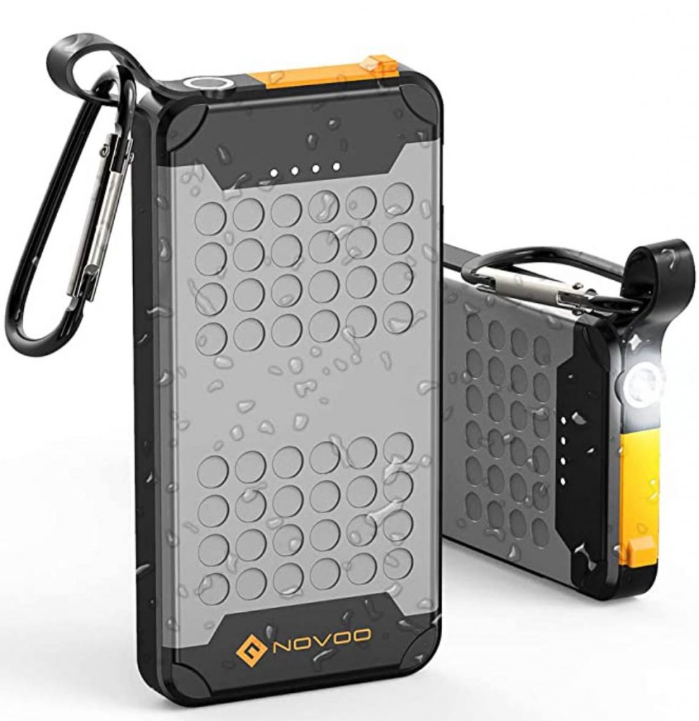 waterproof power banks with built-in flash light are the perfect gifts for scuba divers